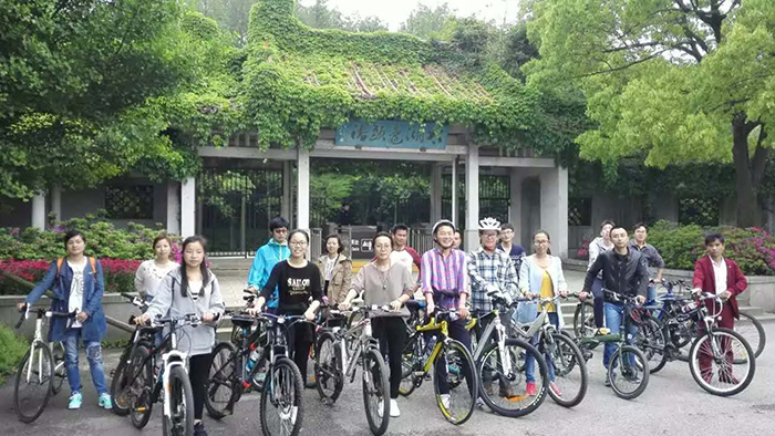 花季网站传媒-外出活動