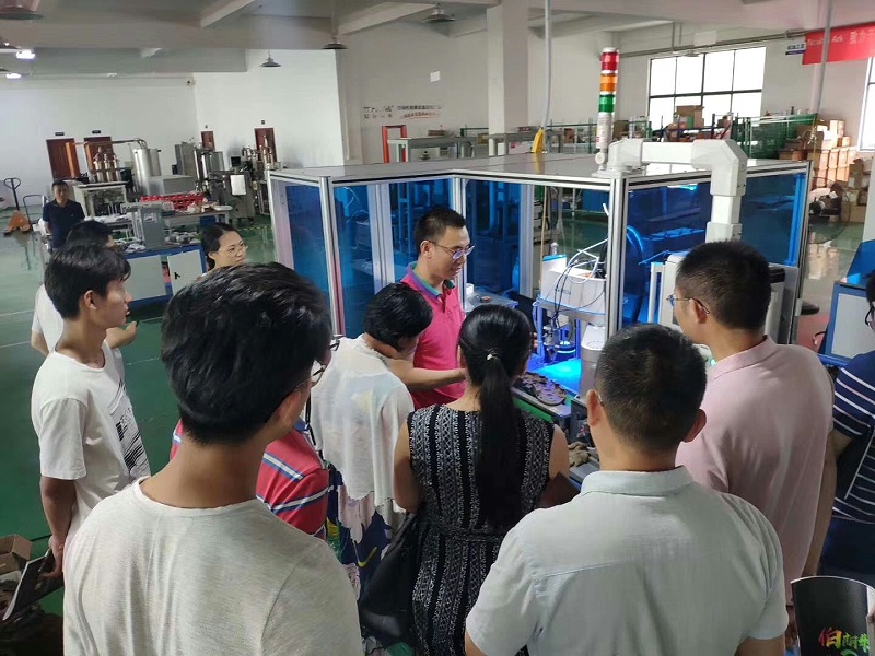 市創業者協會到訪花季网站传媒